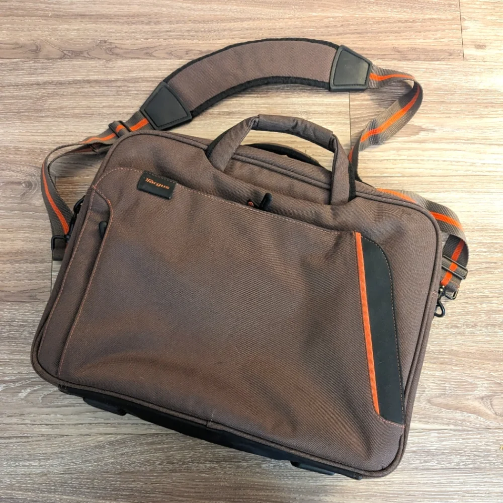 Targus laptop messenger bag